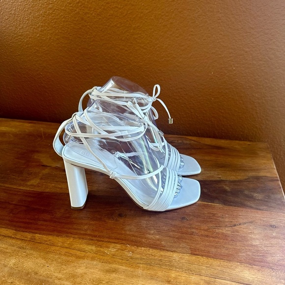 Schutz “Glenna” White Strappy Sandals Size 8 EUC! - Picture 8 of 16